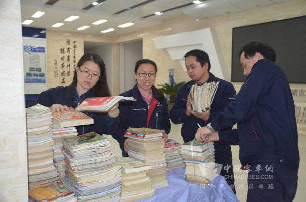 洛陽凱邁：愛心捐書，傳遞希望