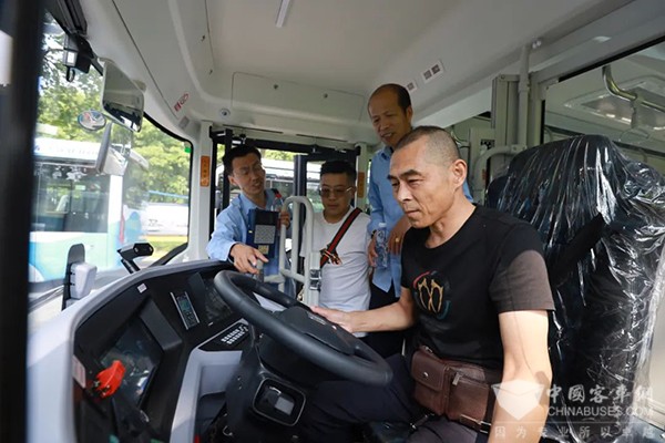 申沃客車 九系客車 奉賢客運 智能網(wǎng)聯(lián) 純電動客車