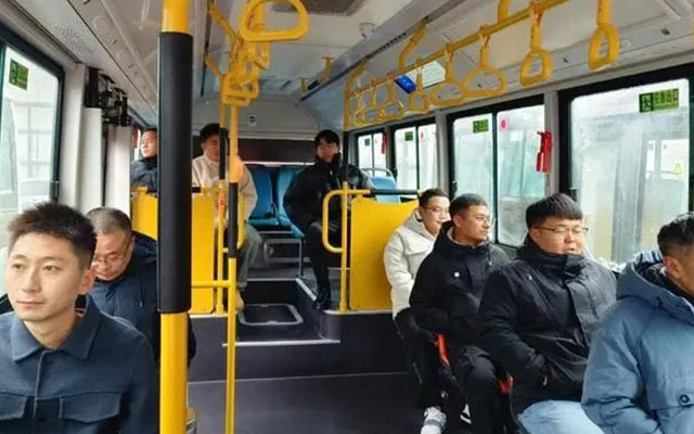 新疆沙灣市首批新能源公交車正式發(fā)車