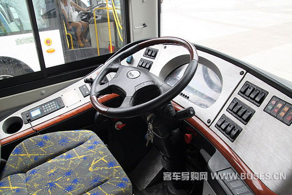 五洲龍FDG6117EVG公交車（純電動20-31座）