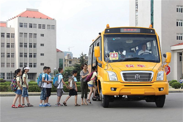 亞星JS6790XCP小學(xué)生專用校車（柴油國五24-41座）