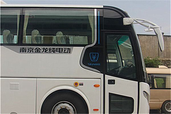 南京金龍NJL6117BEV32客車（純電動(dòng)24-48座）