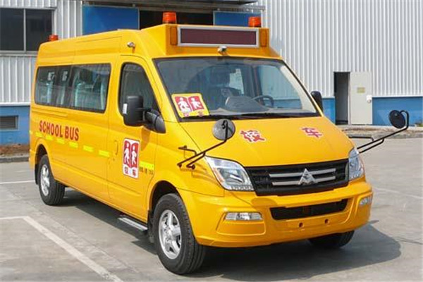 上汽大通SH6591A4D5-XA小學(xué)生專用校車（柴油國五10-22座）