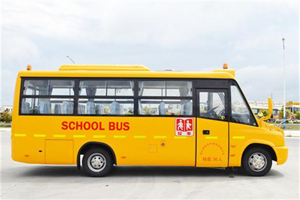 亞星JS6750XCP1幼兒專(zhuān)用校車(chē)（柴油國(guó)五24-41座）